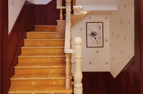 杨陵中式别墅室内汉白玉石楼梯的定制安装装饰效果
